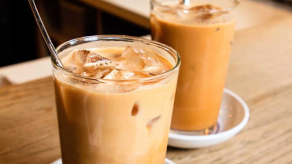 پرطرفدارترین نوشیدنی سرد که با قهوه می‌توانید درست کنید! | بهترین برای شما